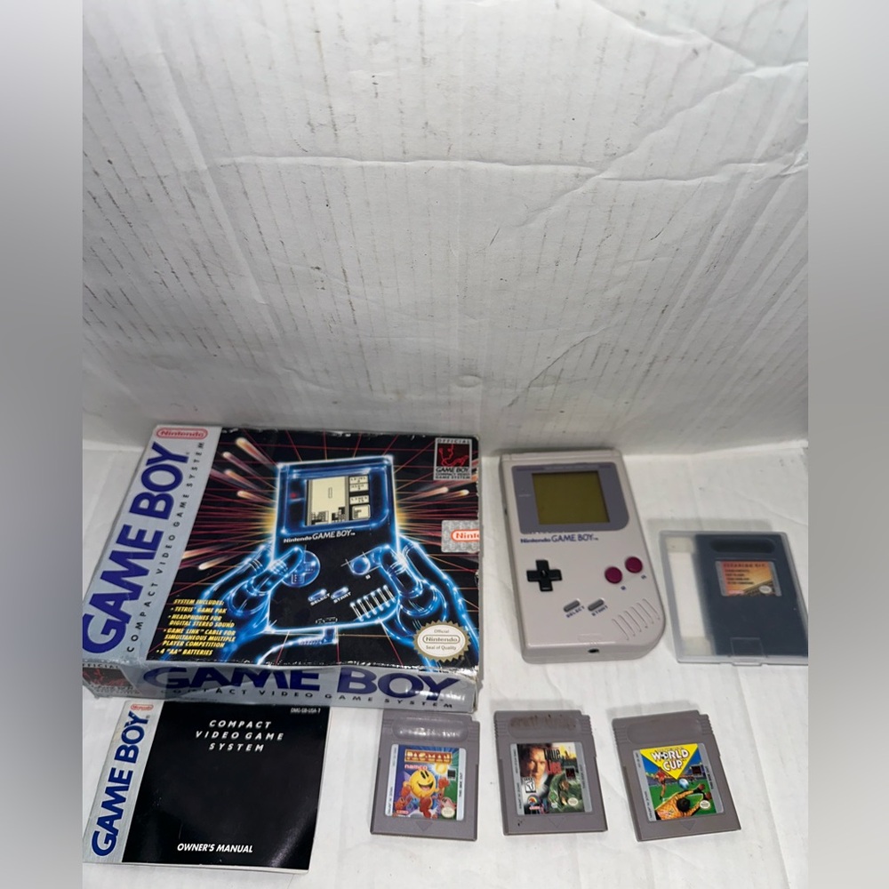 Vintage Original Nintendo Game Boy in box with 3 games and cleaning cartridge